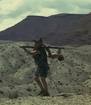 слуга Лая несет Эдипа, чтоб на недоступную скалу забросить